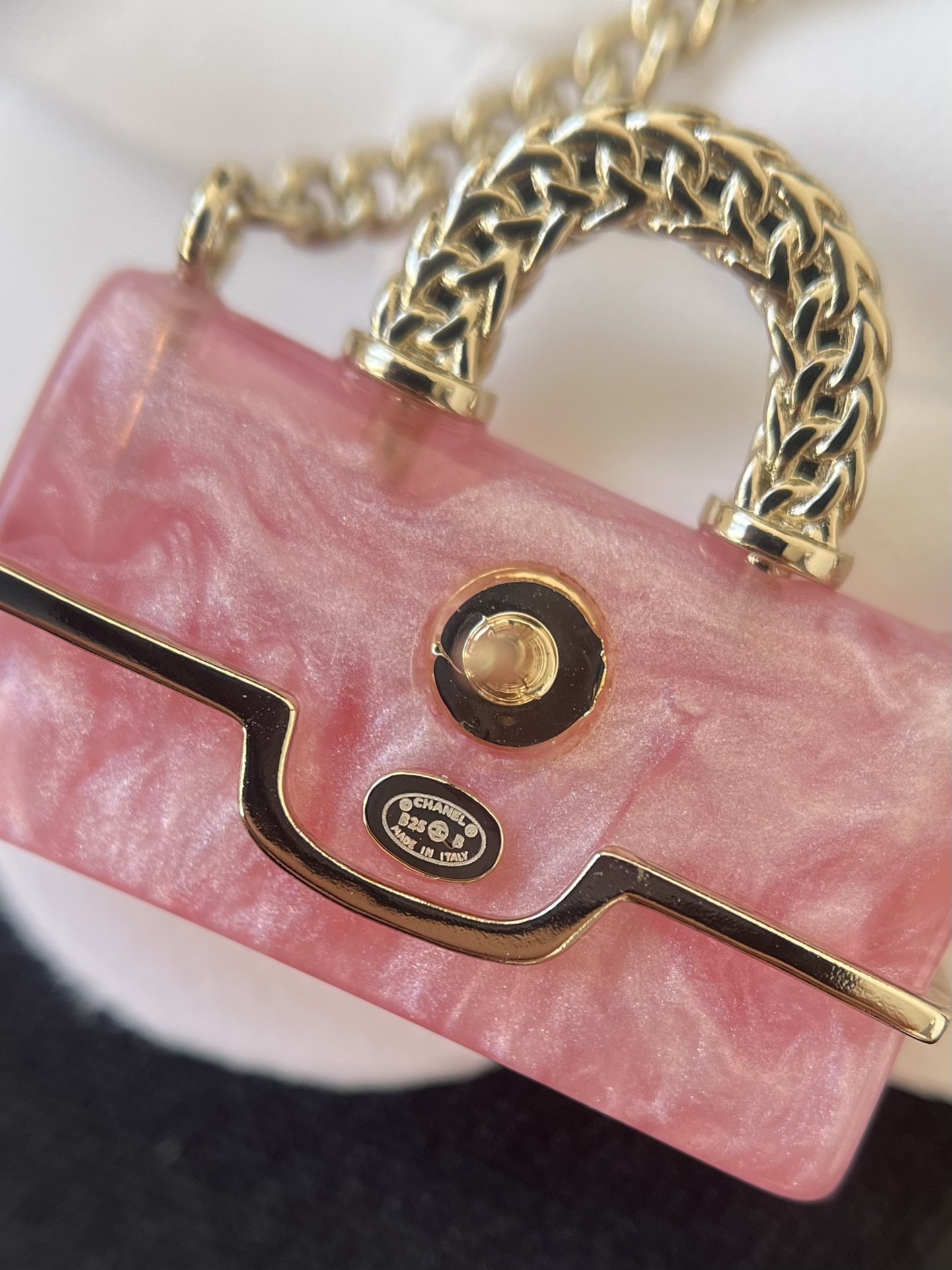 Luxury Pink Marble Mini Bag Brooch - Elegant Chanel Style Jewelry