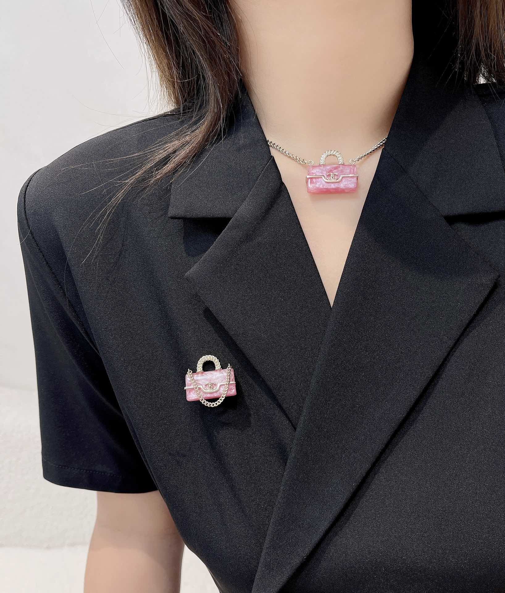 Luxury Pink Marble Mini Bag Brooch - Elegant Chanel Style Jewelry