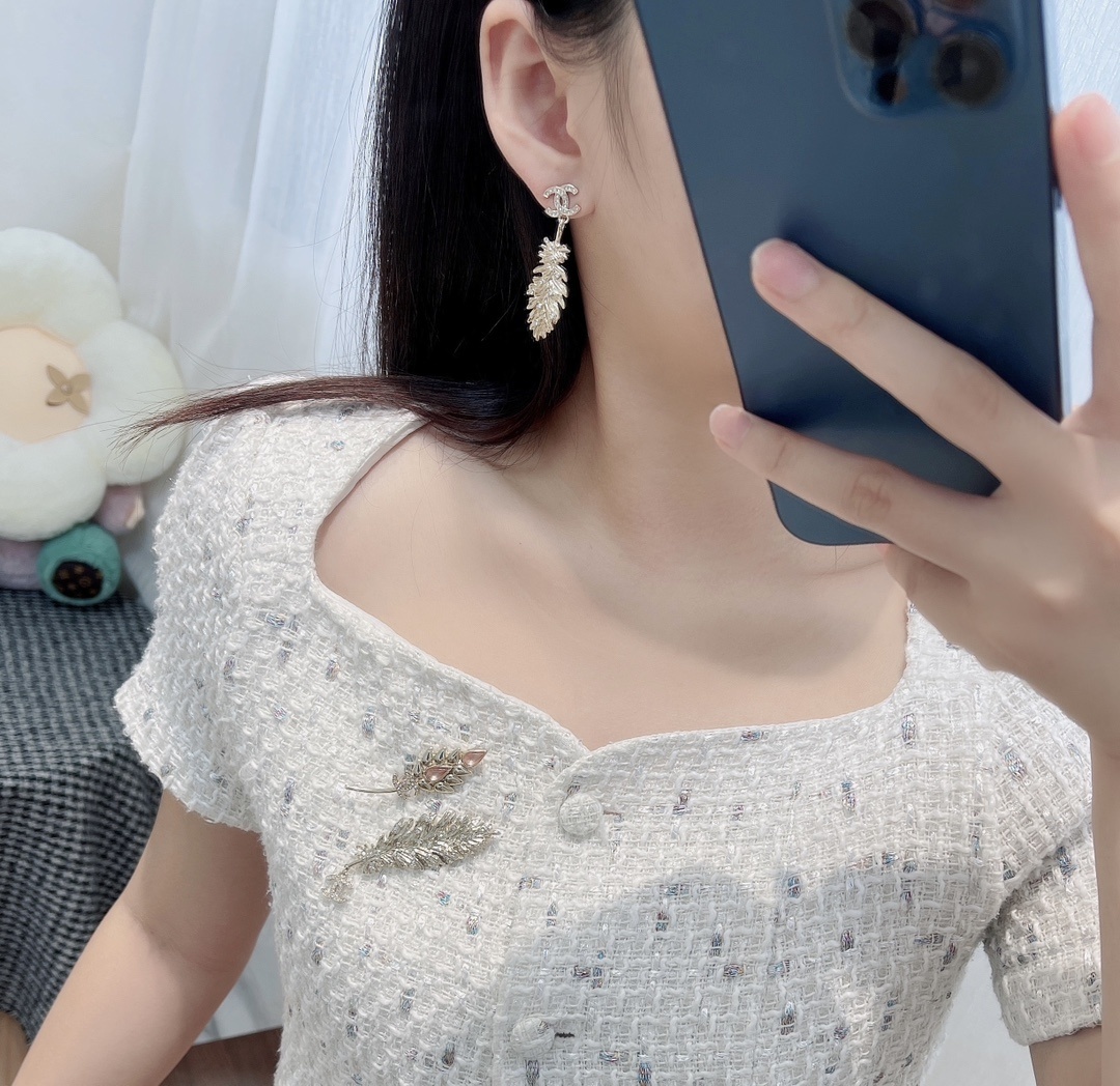 Chanel Gold Wheat Stalk Brooch with CC Logo and Pink Accents