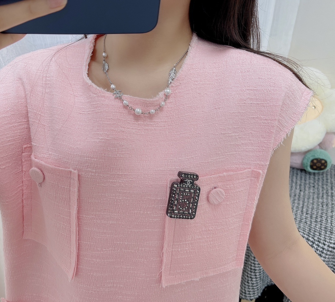 Elegant Crystal CC Logo & No. 5 Perfume Bottle Brooch Pin Collection