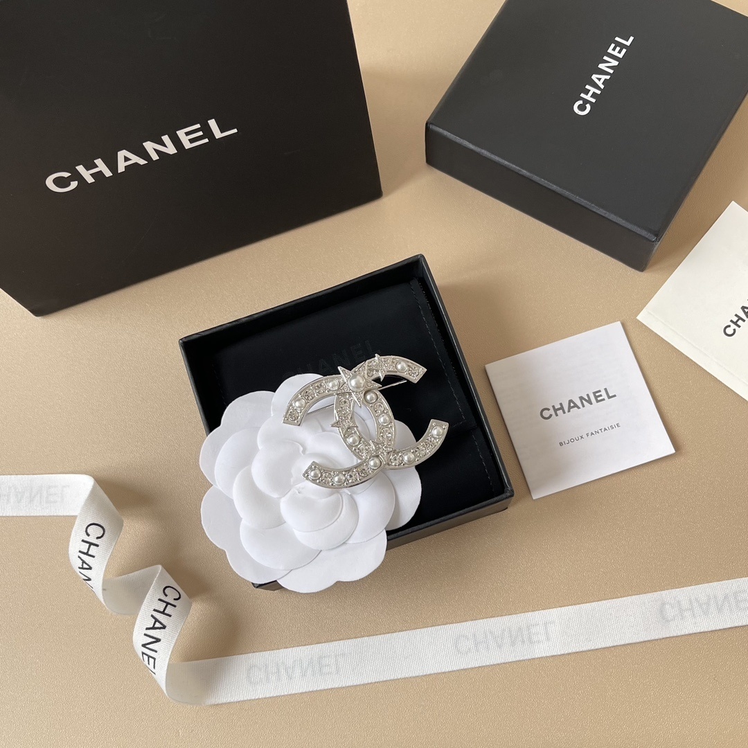 Elegant Silver CC Brooch with Pearl & Crystal Star Accents