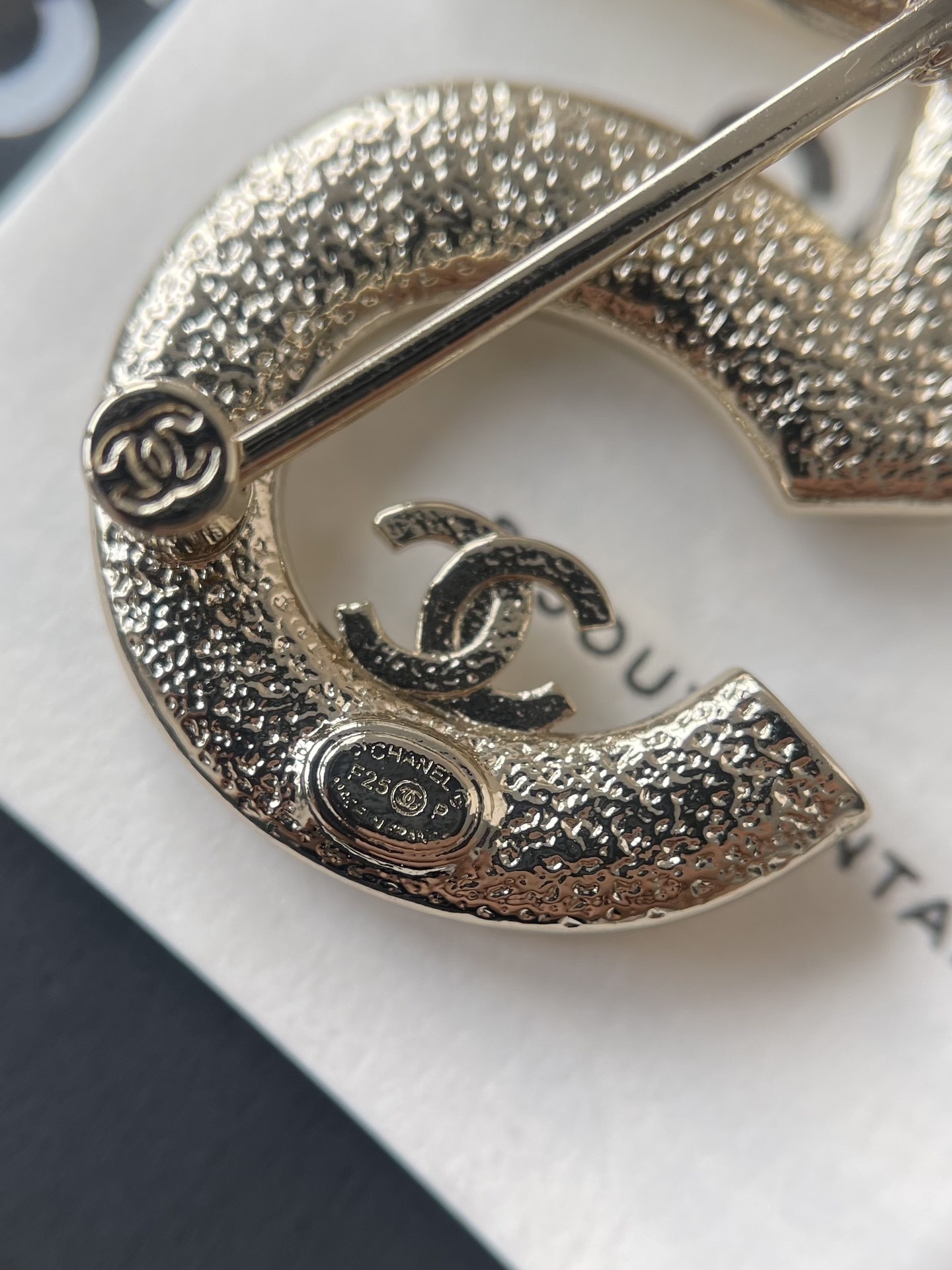 Chanel No 5 Crystal Pearl Brooch Pin - Luxury Silver & Gold Tone