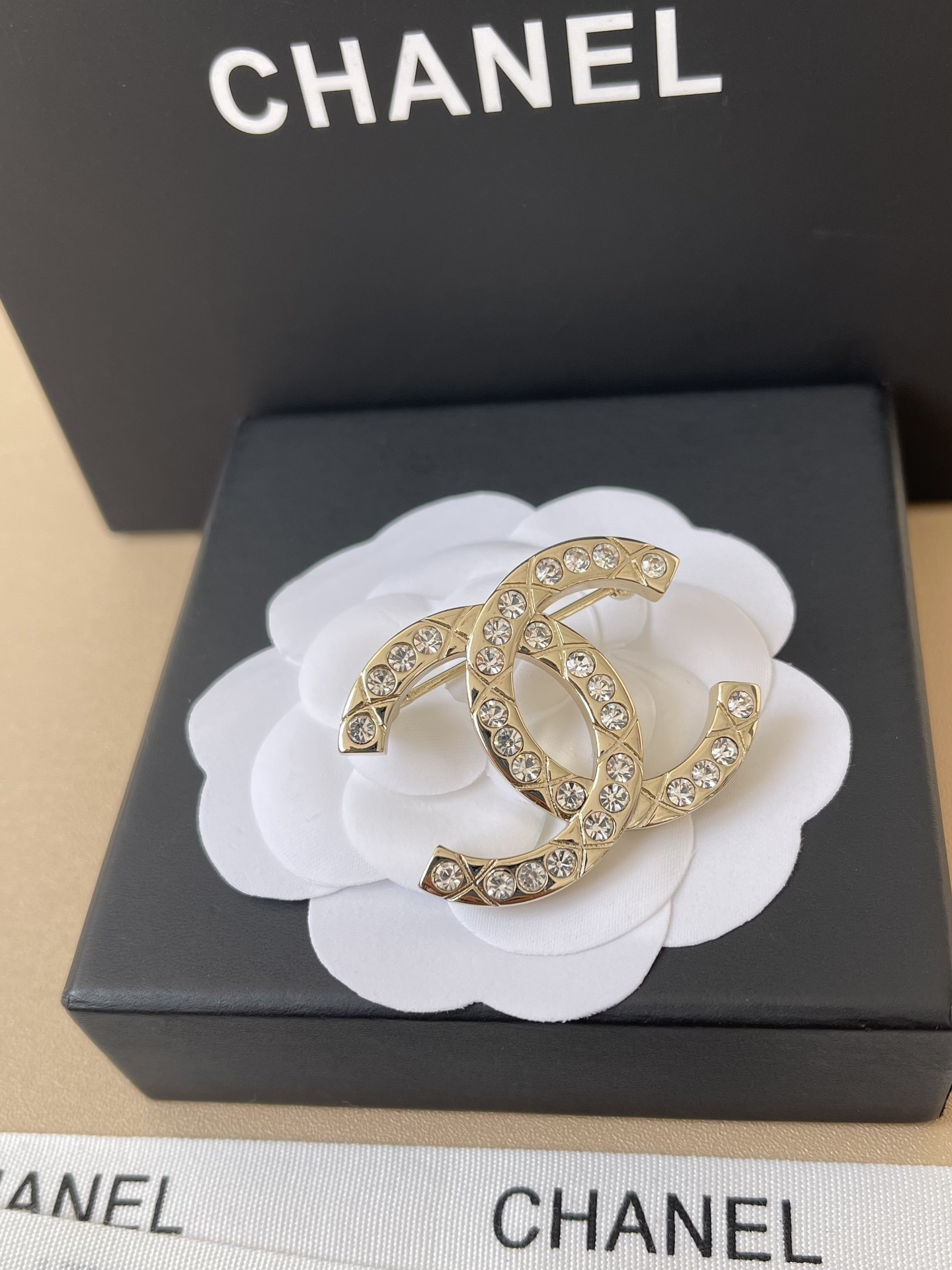 Elegant Gold Double C Crystal Brooch - Luxury Fashion Jewelry Pin