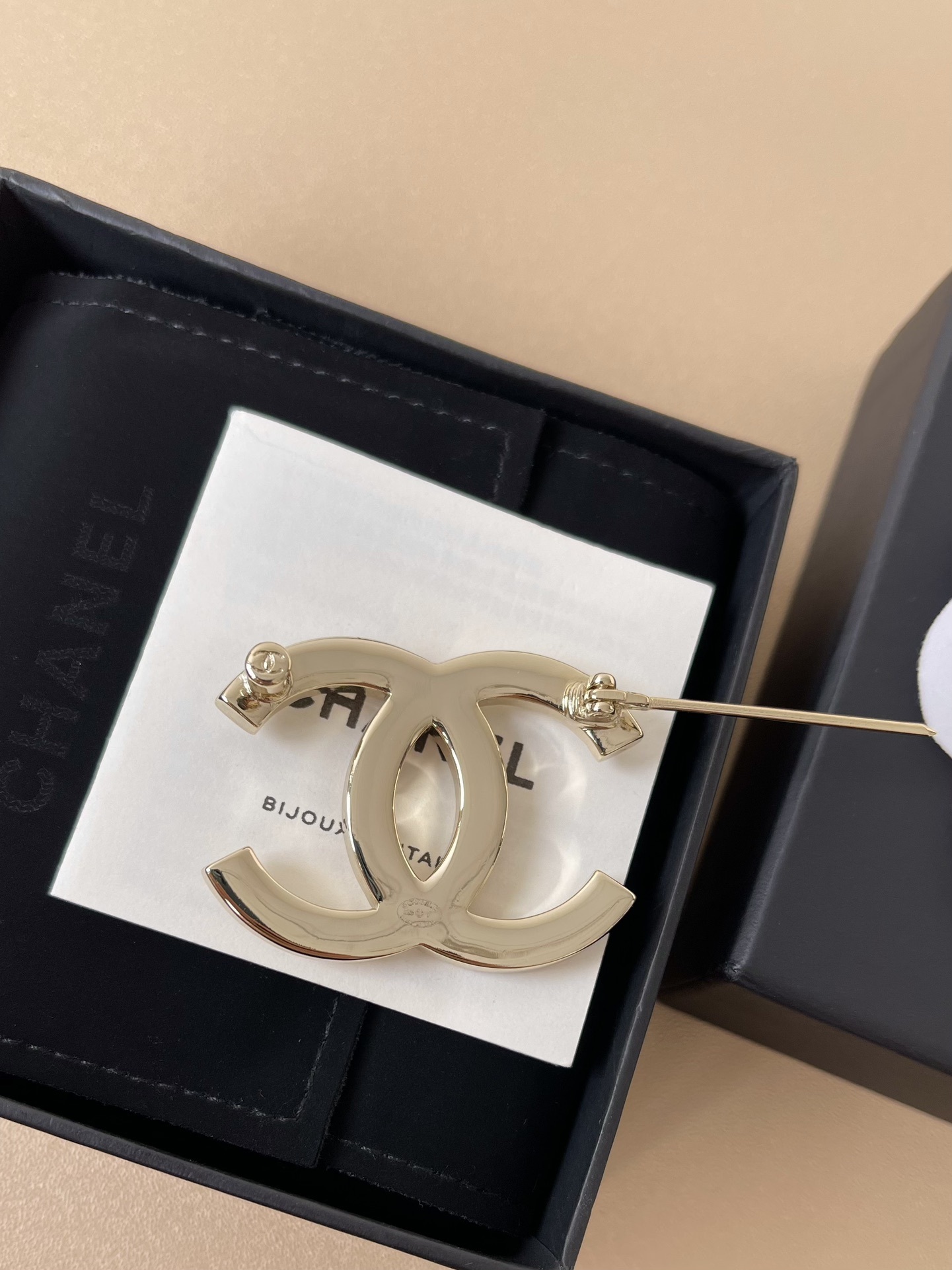 Elegant Gold Double C Crystal Brooch - Luxury Fashion Jewelry Pin