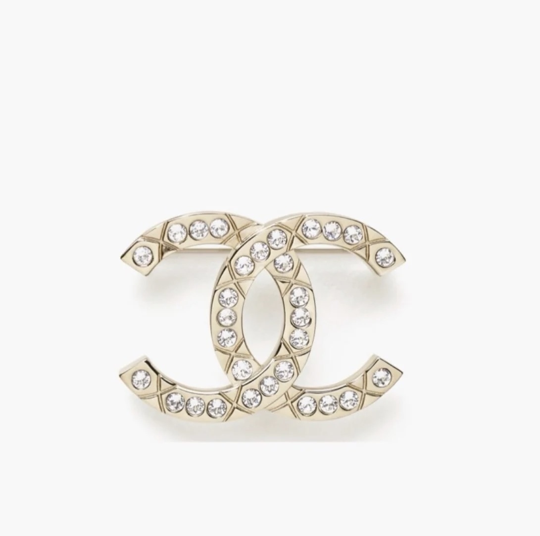 Elegant Gold Double C Crystal Brooch – Luxury Fashion Jewelry Pin