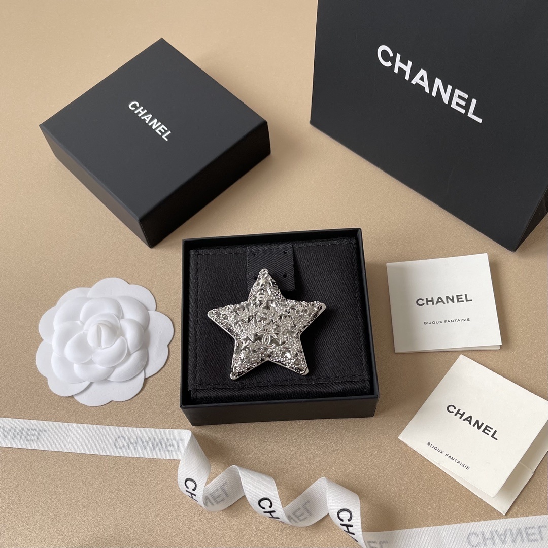 Luxury Crystal Star Brooch with Designer CC Logo Silver Tone