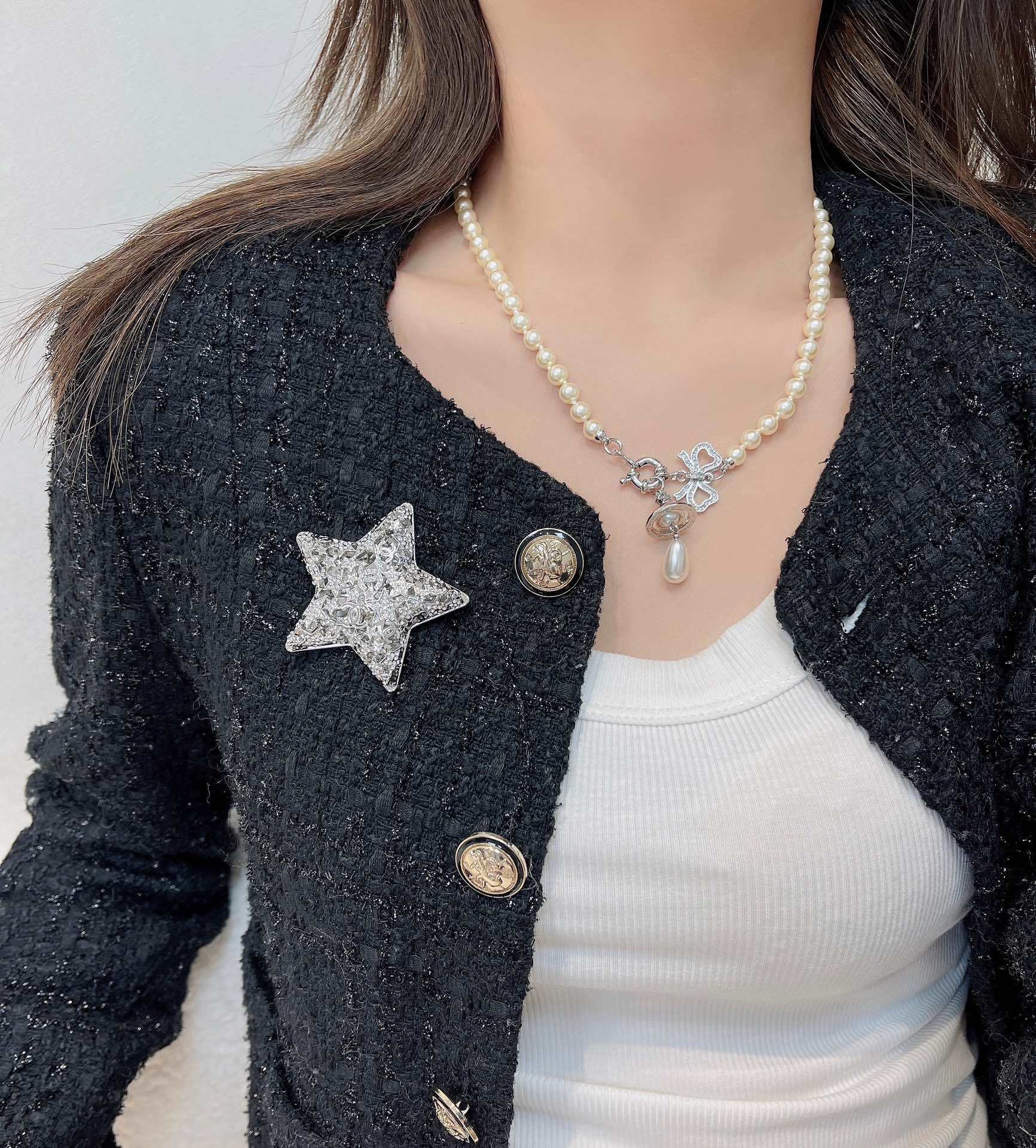 Luxury Crystal Star Brooch with Designer CC Logo Silver Tone