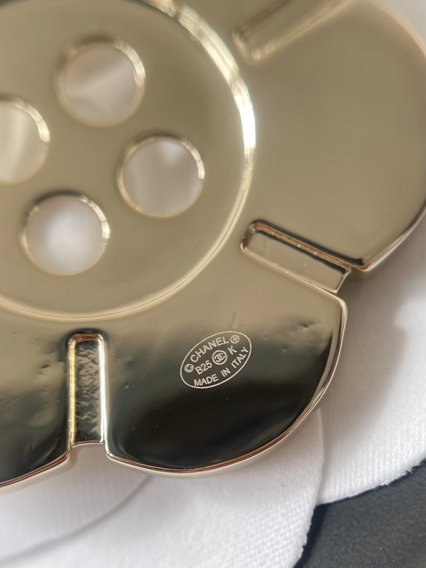 Luxury Camellia Flower Button Brooch in Gold Metal with Crystals