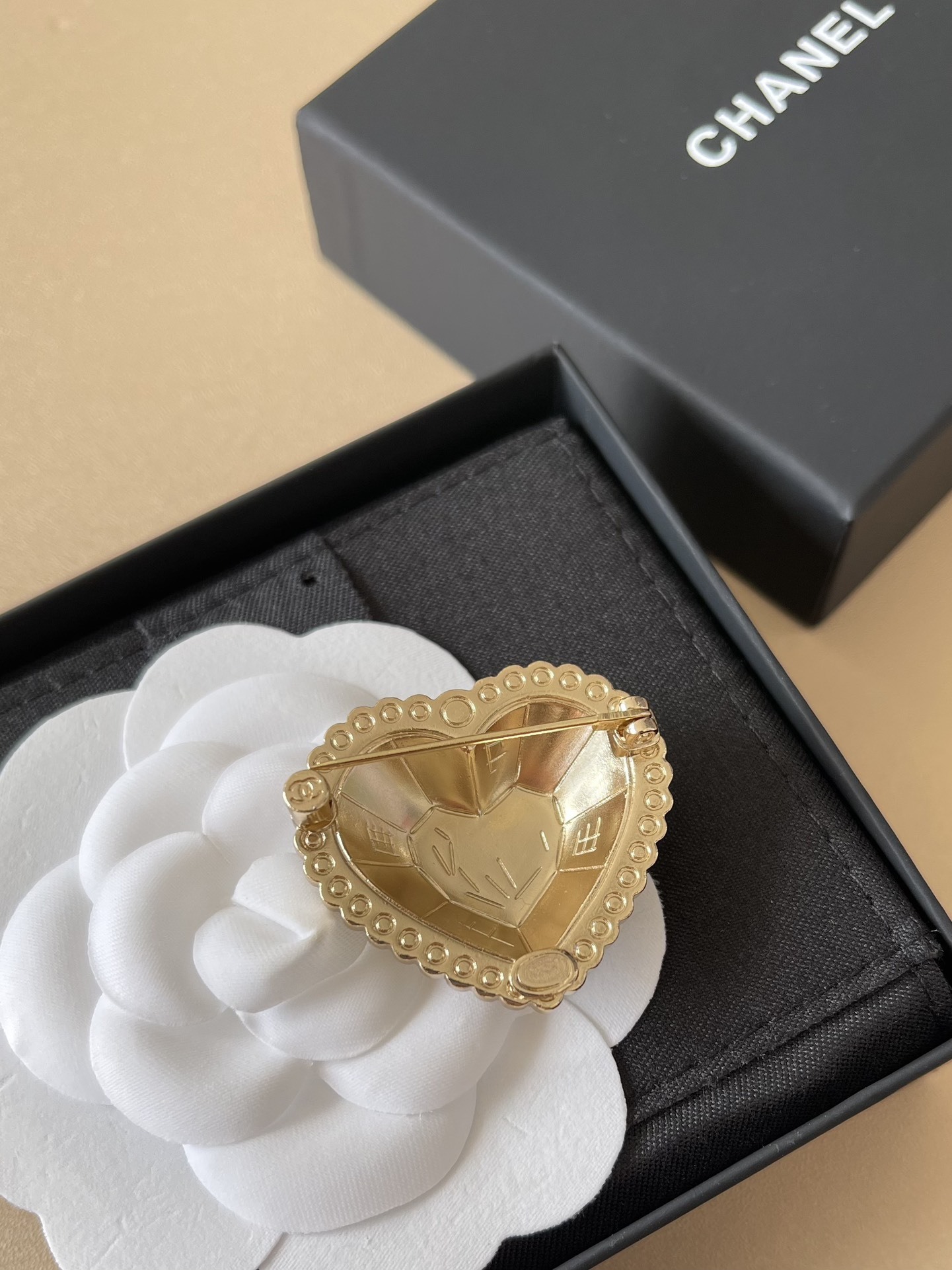 Luxury Chanel Heart Brooch Gold-Tone Crystal CC Logo Pin