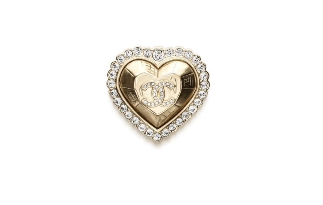 Luxury Chanel Heart Brooch Gold-Tone Crystal CC Logo Pin
