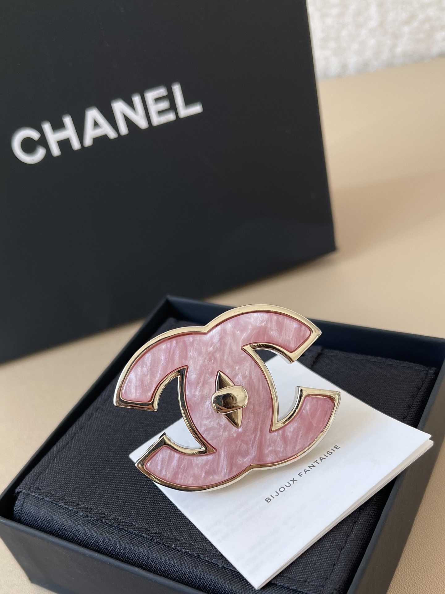 Elegant Pink Marble CC Logo Brooch - Gold-Tone Luxury Fashion Pin