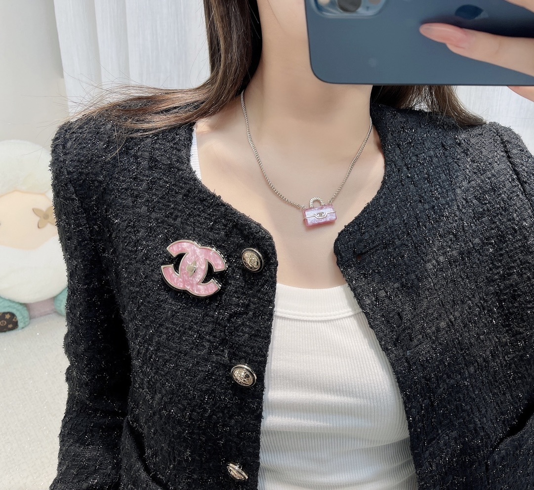 Elegant Pink Marble CC Logo Brooch - Gold-Tone Luxury Fashion Pin