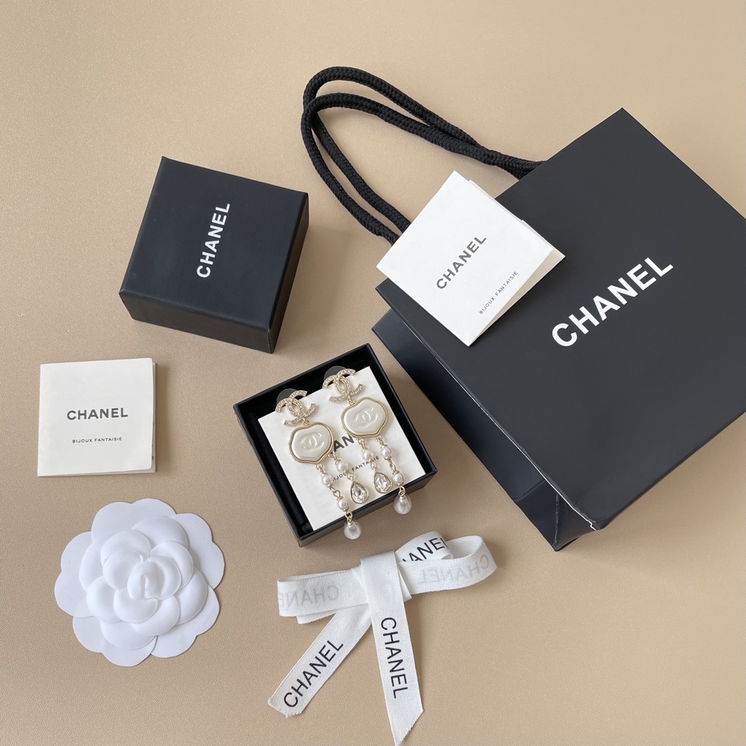 Luxury CC Crystal Pearl Drop Earrings - Elegant Dangle Jewelry