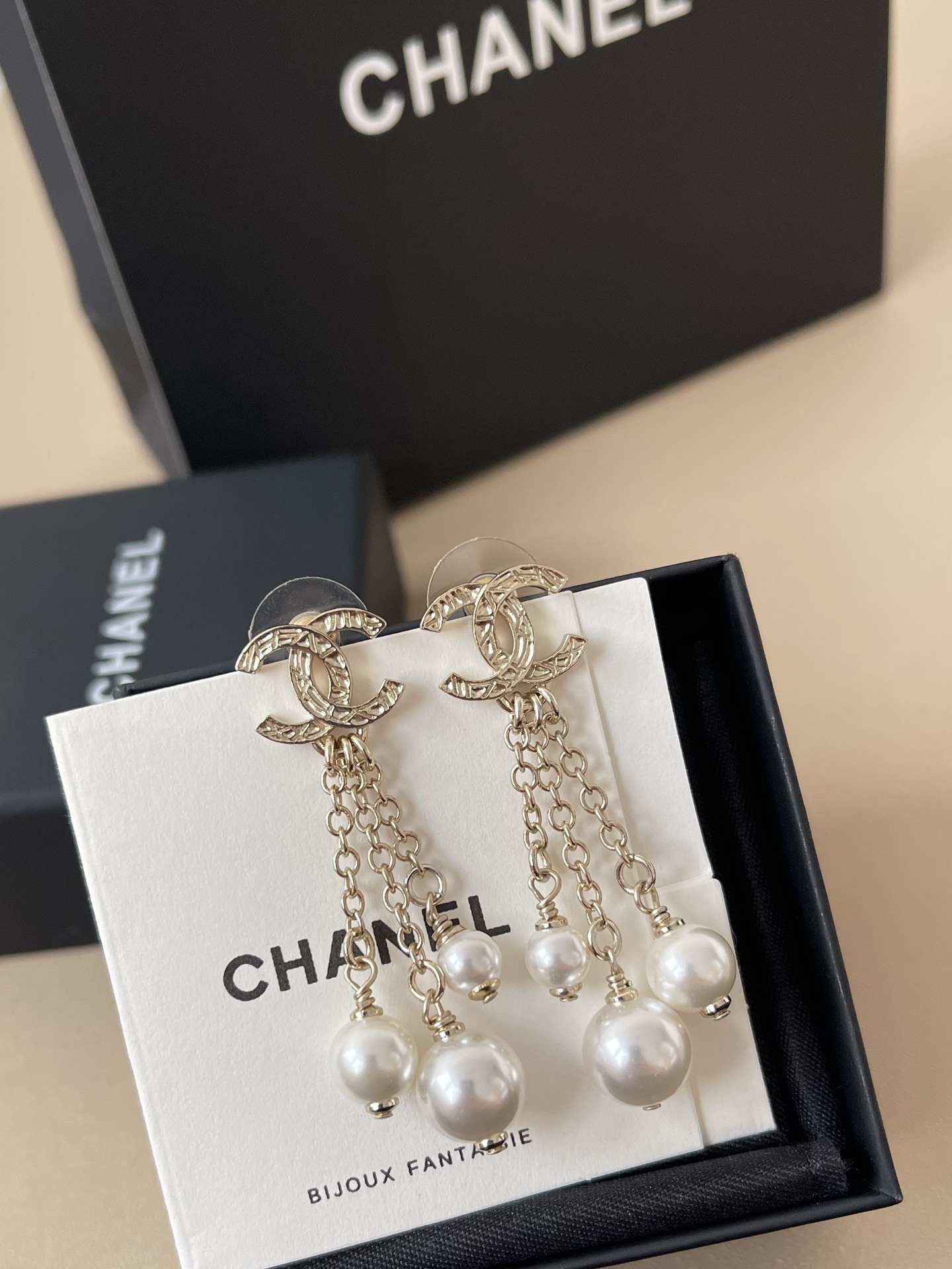 Luxury Gold CC Logo Tassel Earrings with Elegant White Pearls