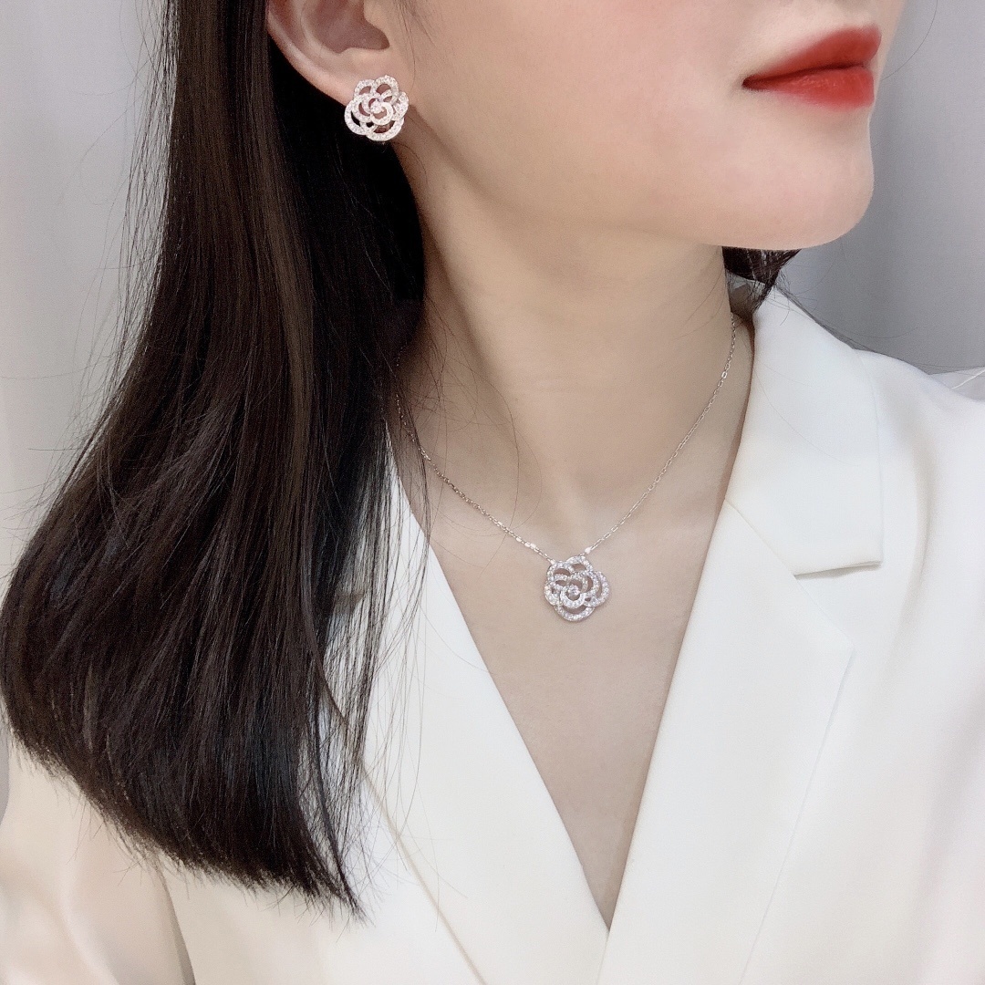 Luxury Camellia Flower Jewelry Set – Silver Necklace & Stud Earrings
