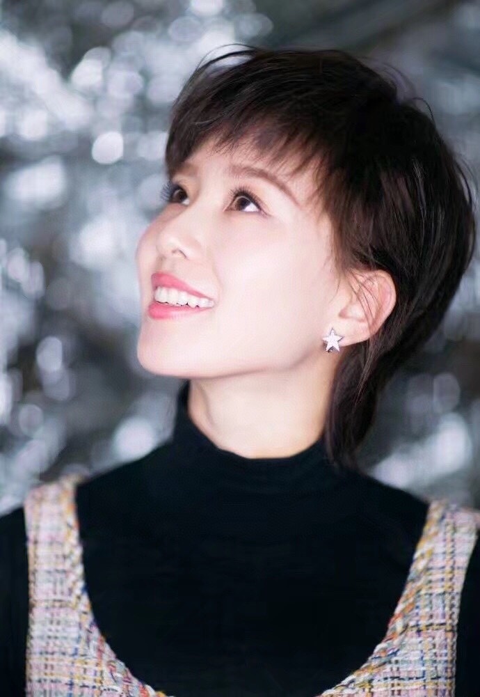 Elegant Crystal Star Jewelry Set - Earrings & Necklace for Women