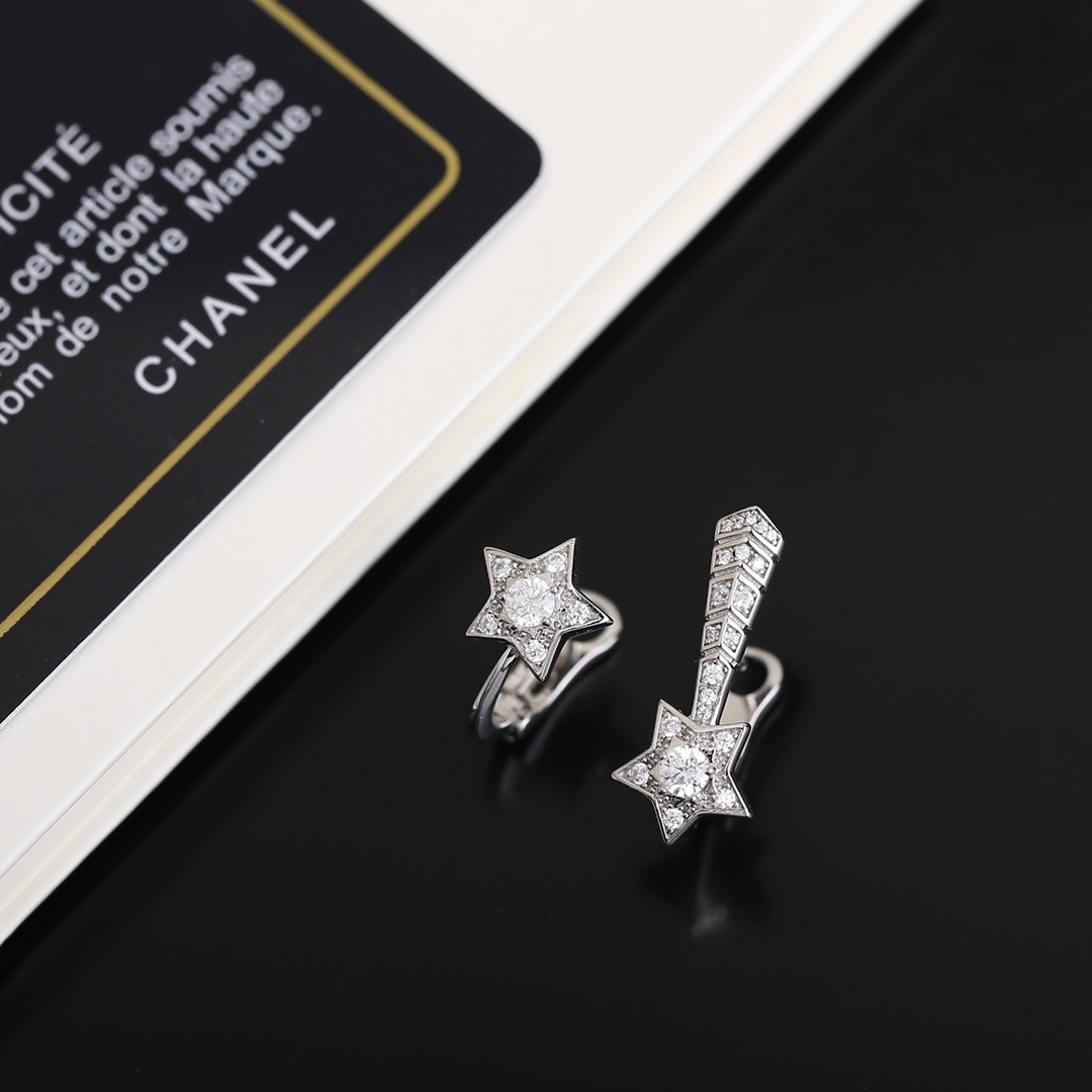 Luxury Chanel Comète Star Earrings - Asymmetrical Shooting Star Studs