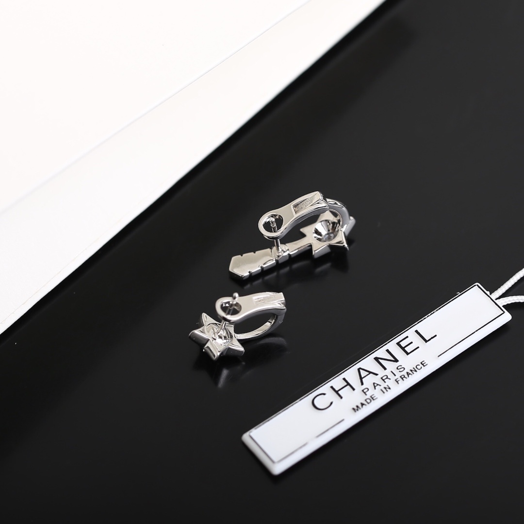 Luxury Chanel Comète Star Earrings - Asymmetrical Shooting Star Studs