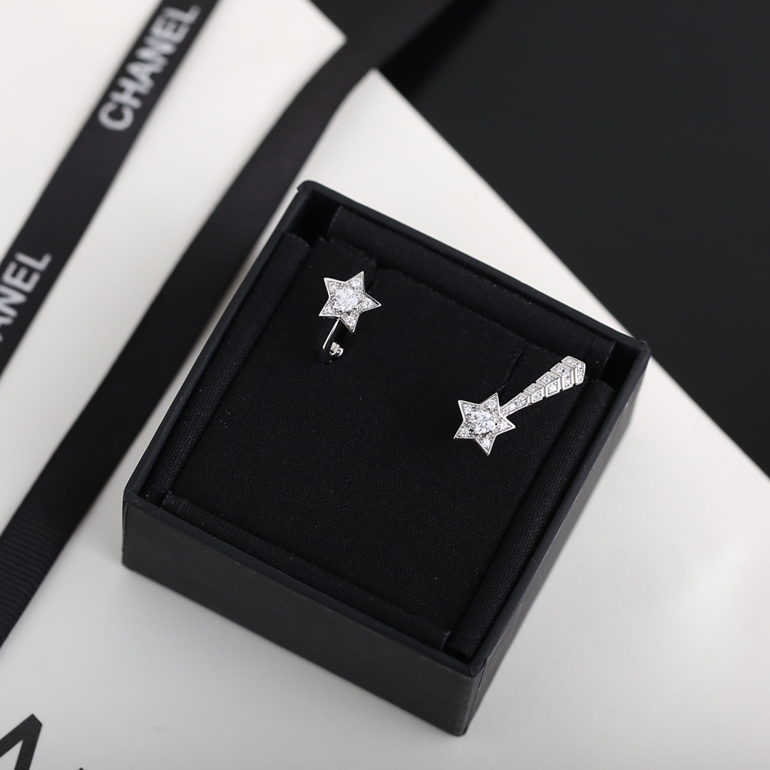 Luxury Chanel Comète Star Earrings - Asymmetrical Shooting Star Studs