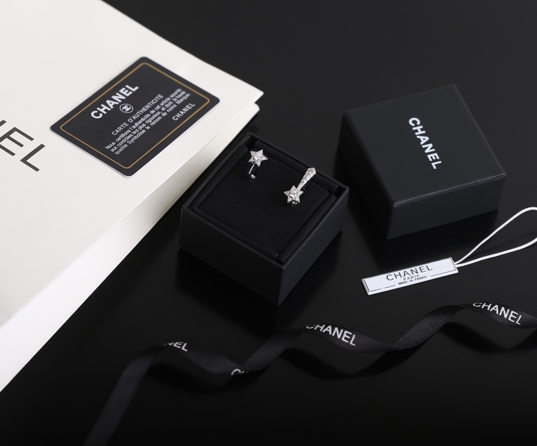 Luxury Chanel Comète Star Earrings - Asymmetrical Shooting Star Studs