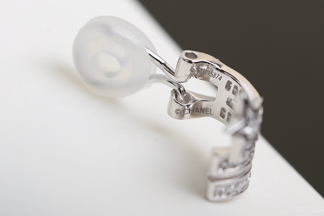 Elegant Celestial Shooting Star Ear Cuff and Stud Earring Set