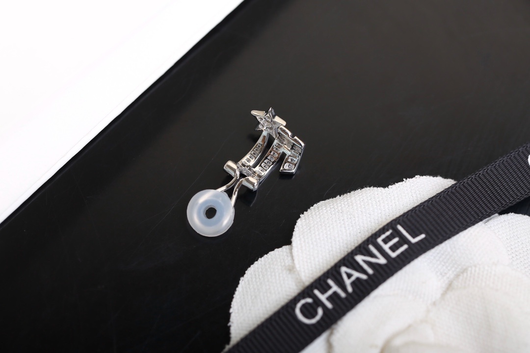 Elegant Celestial Shooting Star Ear Cuff and Stud Earring Set