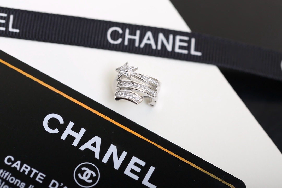 Elegant Celestial Shooting Star Ear Cuff and Stud Earring Set