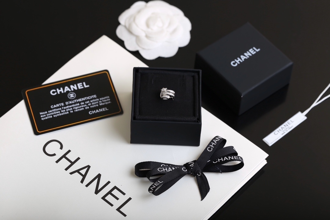 Elegant Celestial Shooting Star Ear Cuff and Stud Earring Set