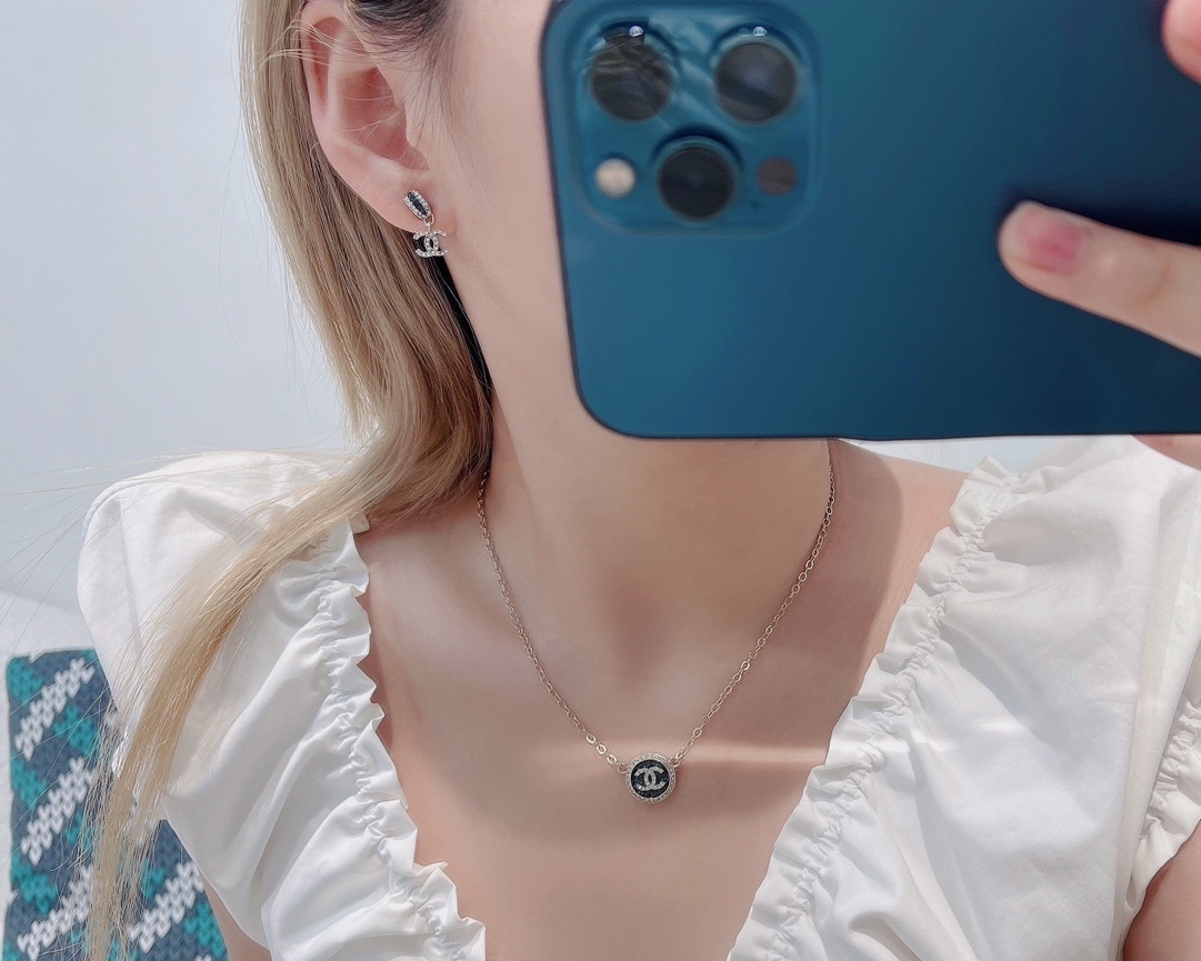 Luxury Chanel CC Logo Crystal Drop Earrings in Gold Tone