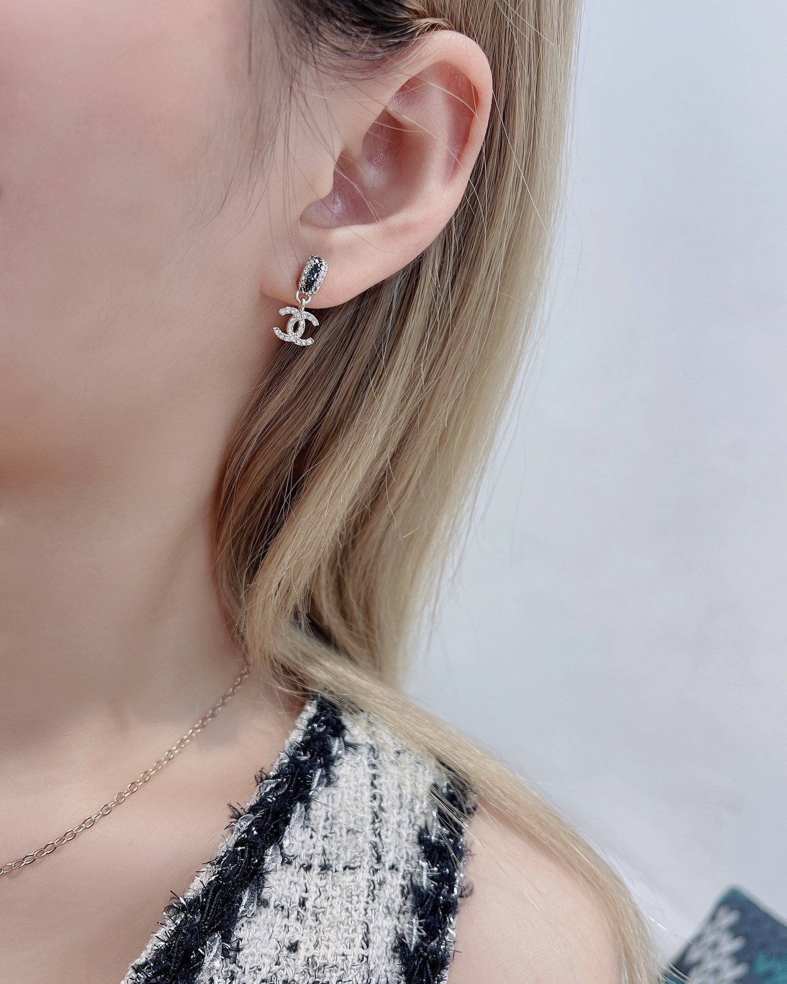 Luxury Chanel CC Logo Crystal Drop Earrings in Gold Tone