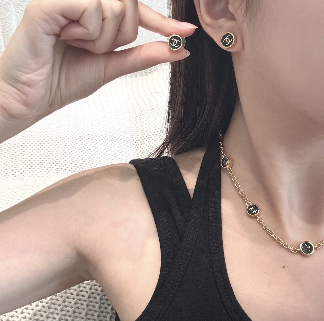 Elegant Black Enamel & Gold CC Logo Jewelry Set for Women