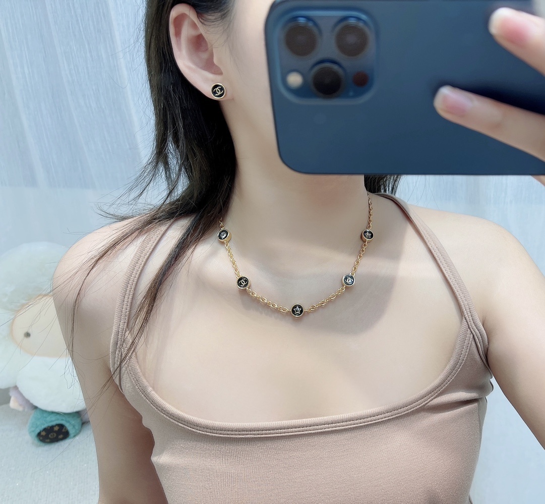 Elegant Black Enamel & Gold CC Logo Jewelry Set for Women