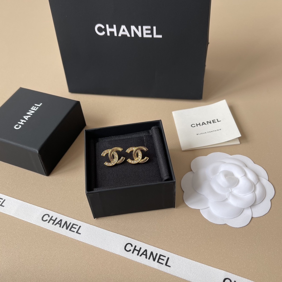 Luxury Chanel Gold CC Logo Crystal Stud Earrings for Women