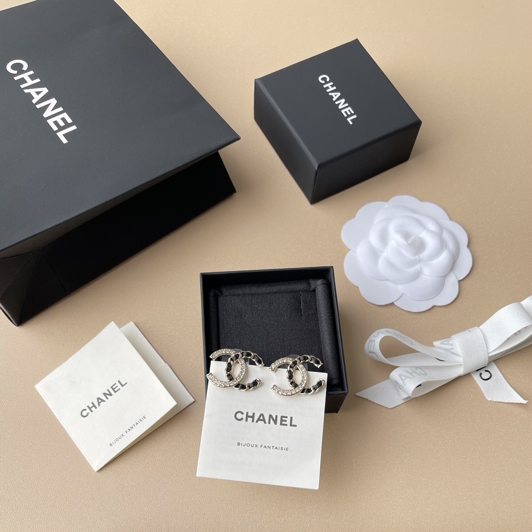 Elegant Crystal & Leather Intertwined Double C Stud Earrings