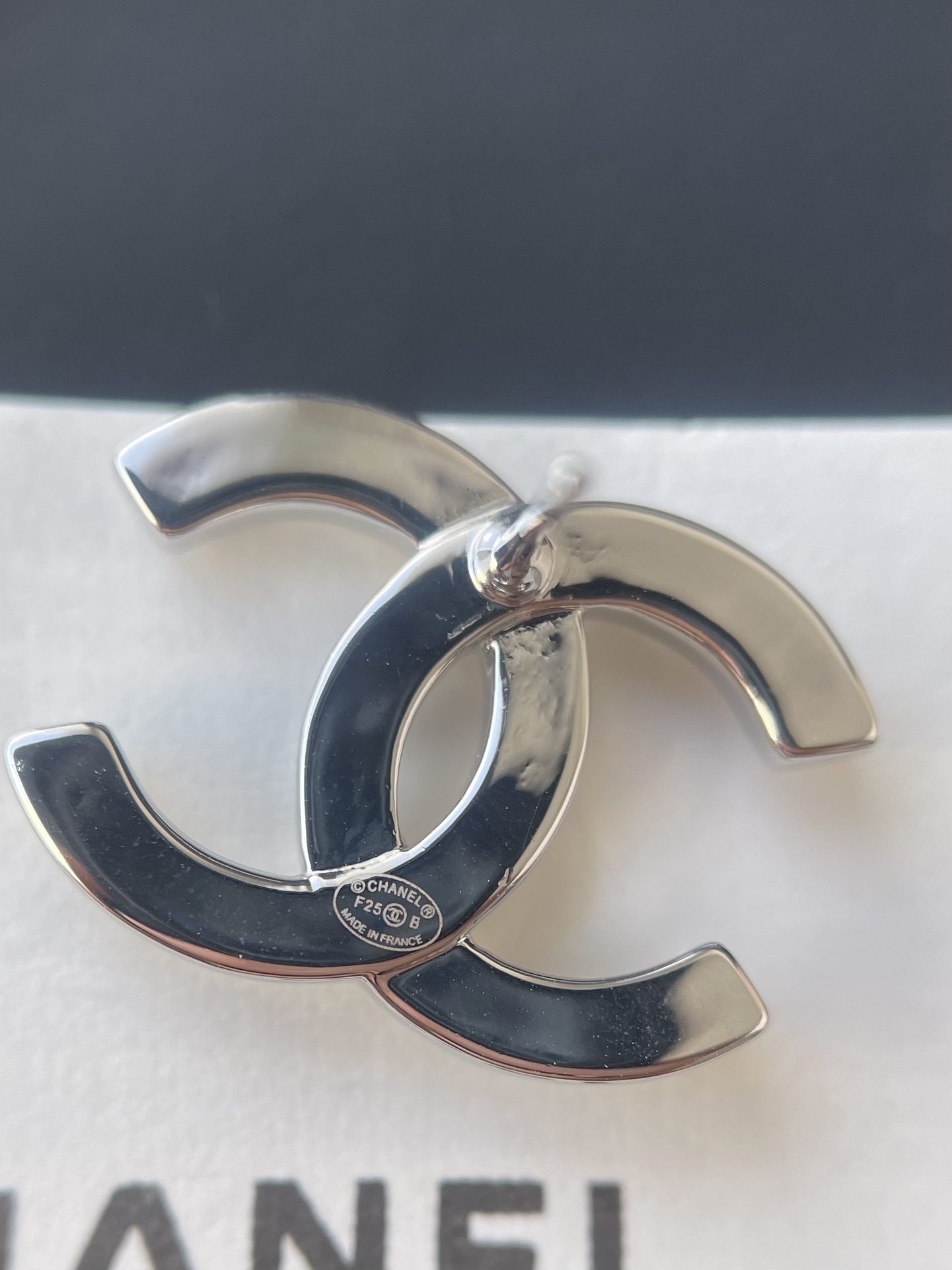 Luxury Chanel CC Pearl & Crystal Stud Earrings - Silver Tone