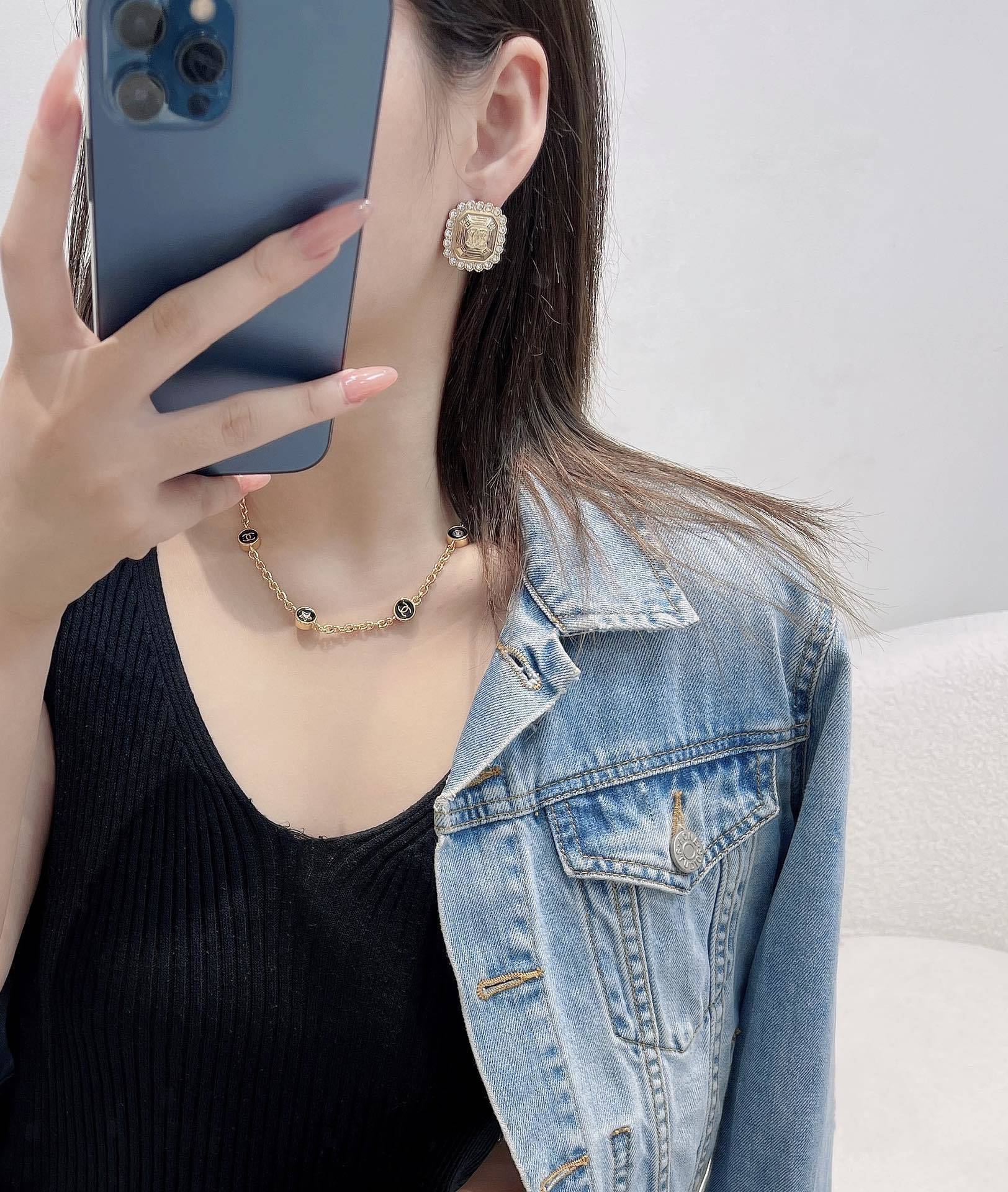 Luxury Gold Square Crystal Stud Earrings - Elegant Logo Earrings