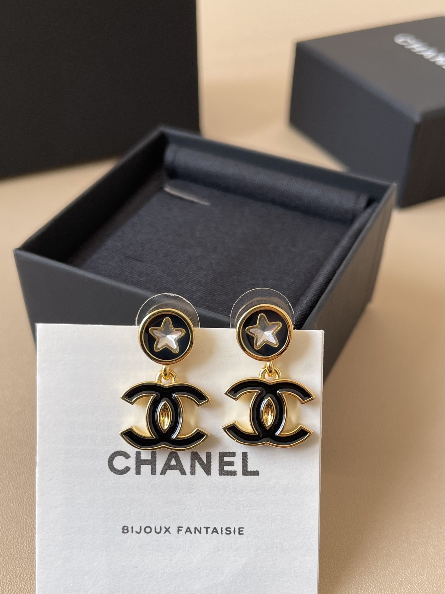 Elegant CC Logo Star Drop Earrings in Gold and Black Enamel