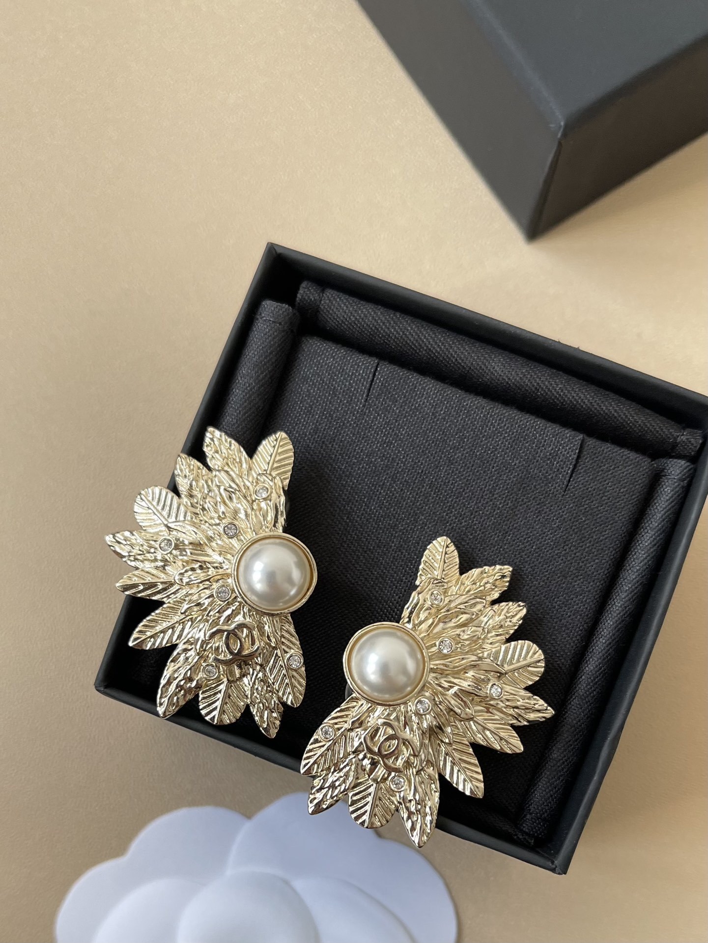 Chanel 2025 Pearl & Leaf Motif Clip-On Earrings - Gold & Silver