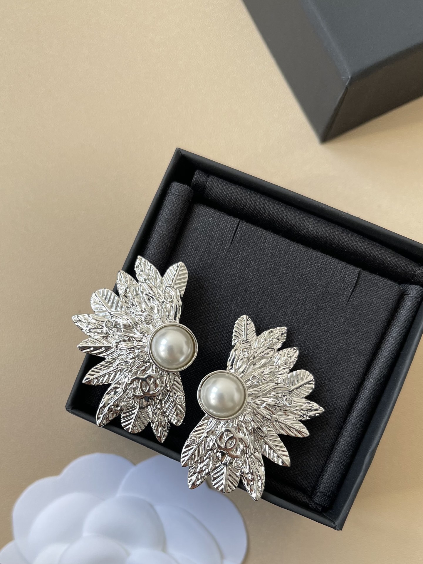 Chanel 2025 Pearl & Leaf Motif Clip-On Earrings - Gold & Silver