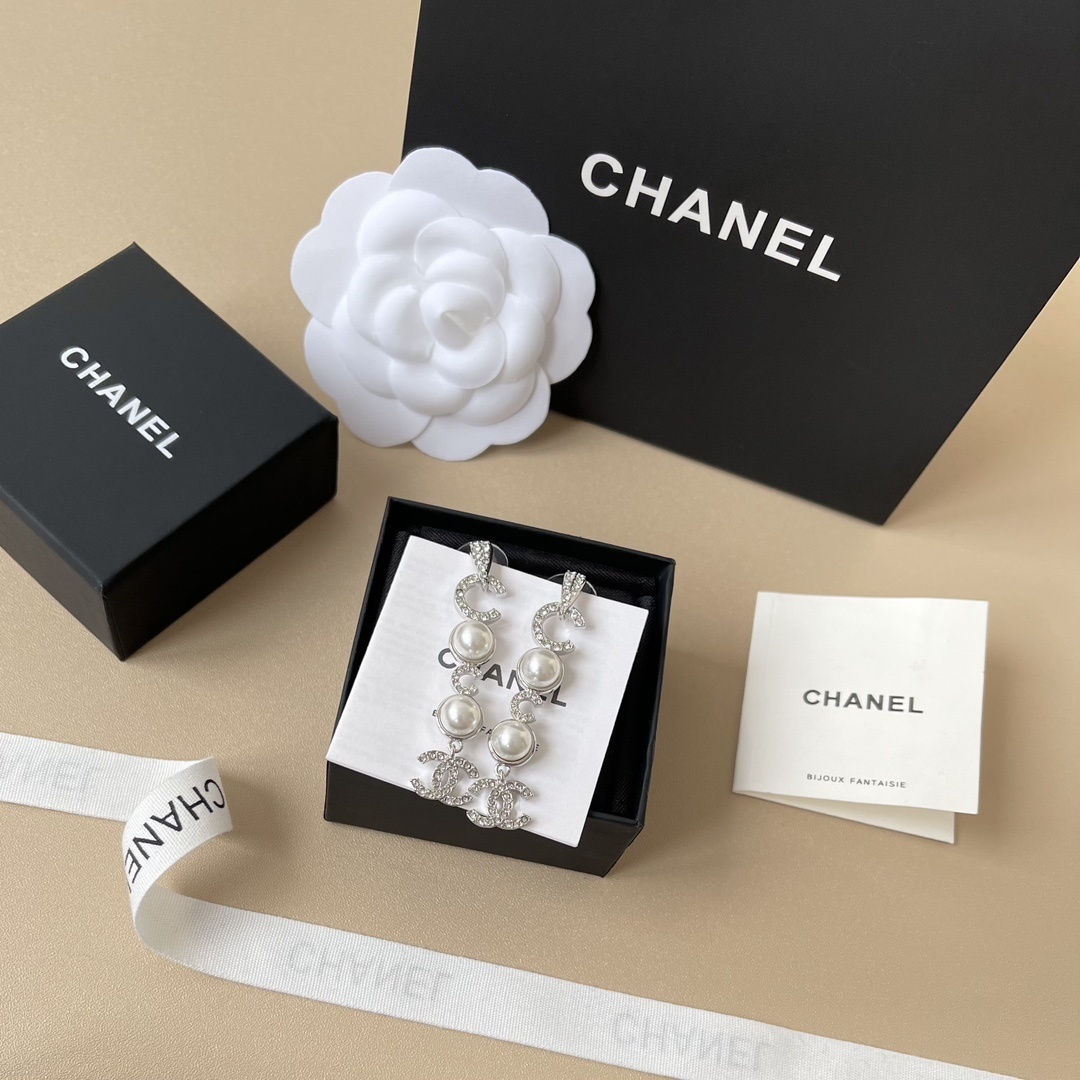 Chanel CC Pearl Long Drop Earrings Silver Crystal Luxury Jewelry
