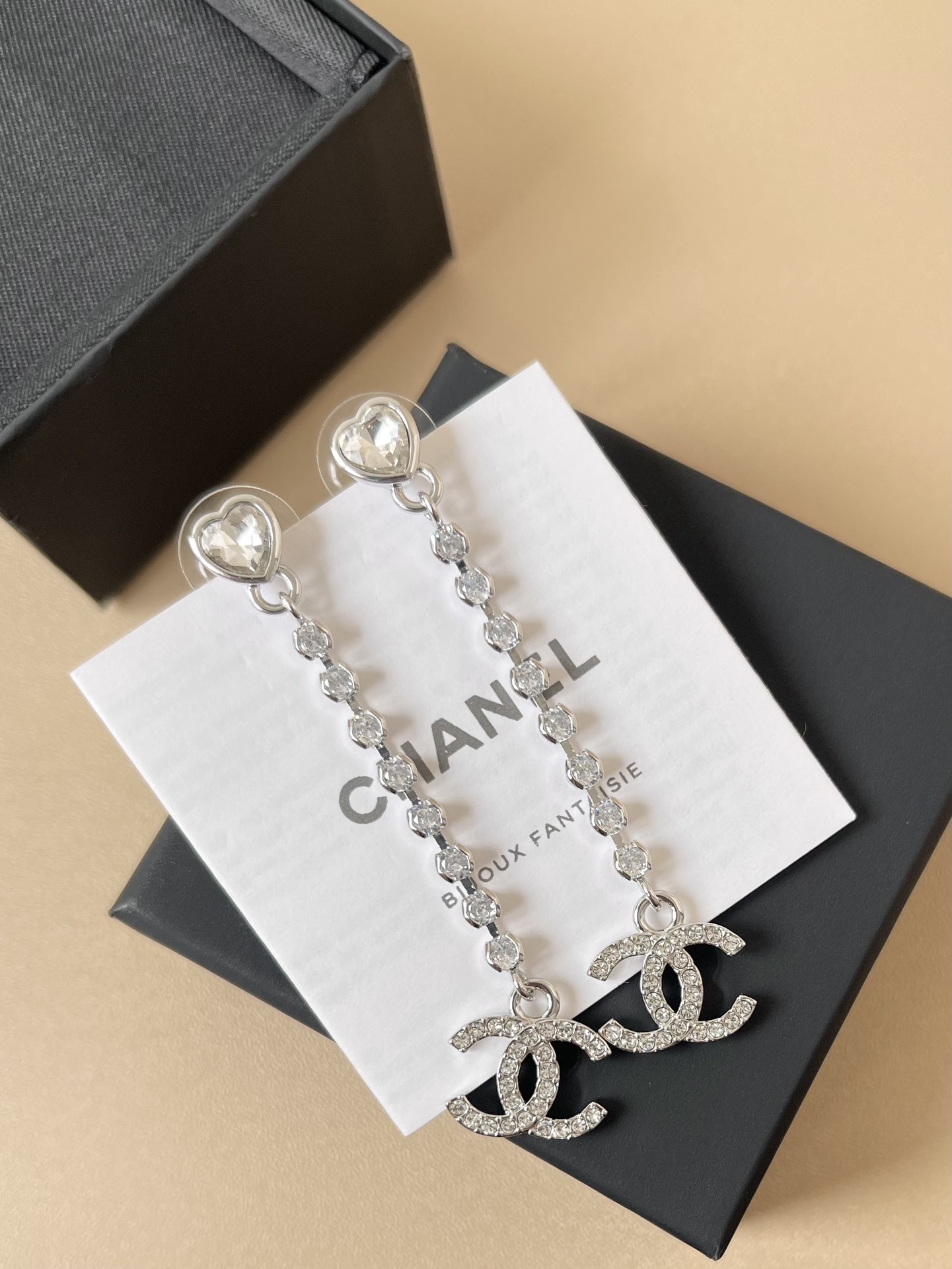 Luxury CC Crystal Drop Earrings & Pearl Choker Necklace Jewelry Set