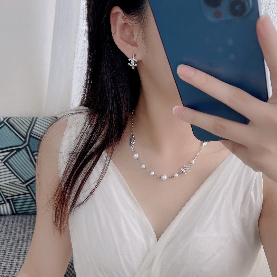 Elegant Silver CC Logo Crystal Stud Earrings - Luxury Jewelry