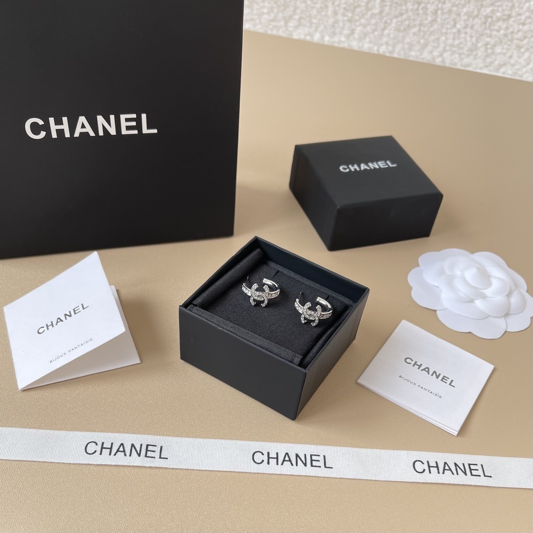 Elegant Silver CC Logo Crystal Stud Earrings - Luxury Jewelry