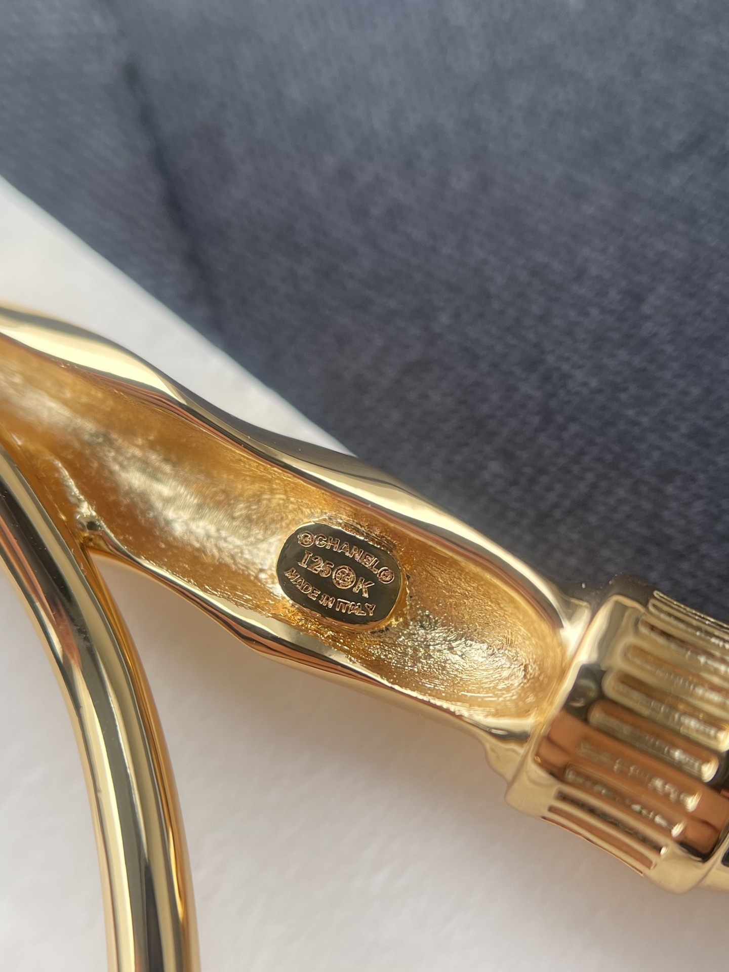 Chanel Gold-Tone Pencil Ear Cuff - Luxury Fall/Winter 2025/26