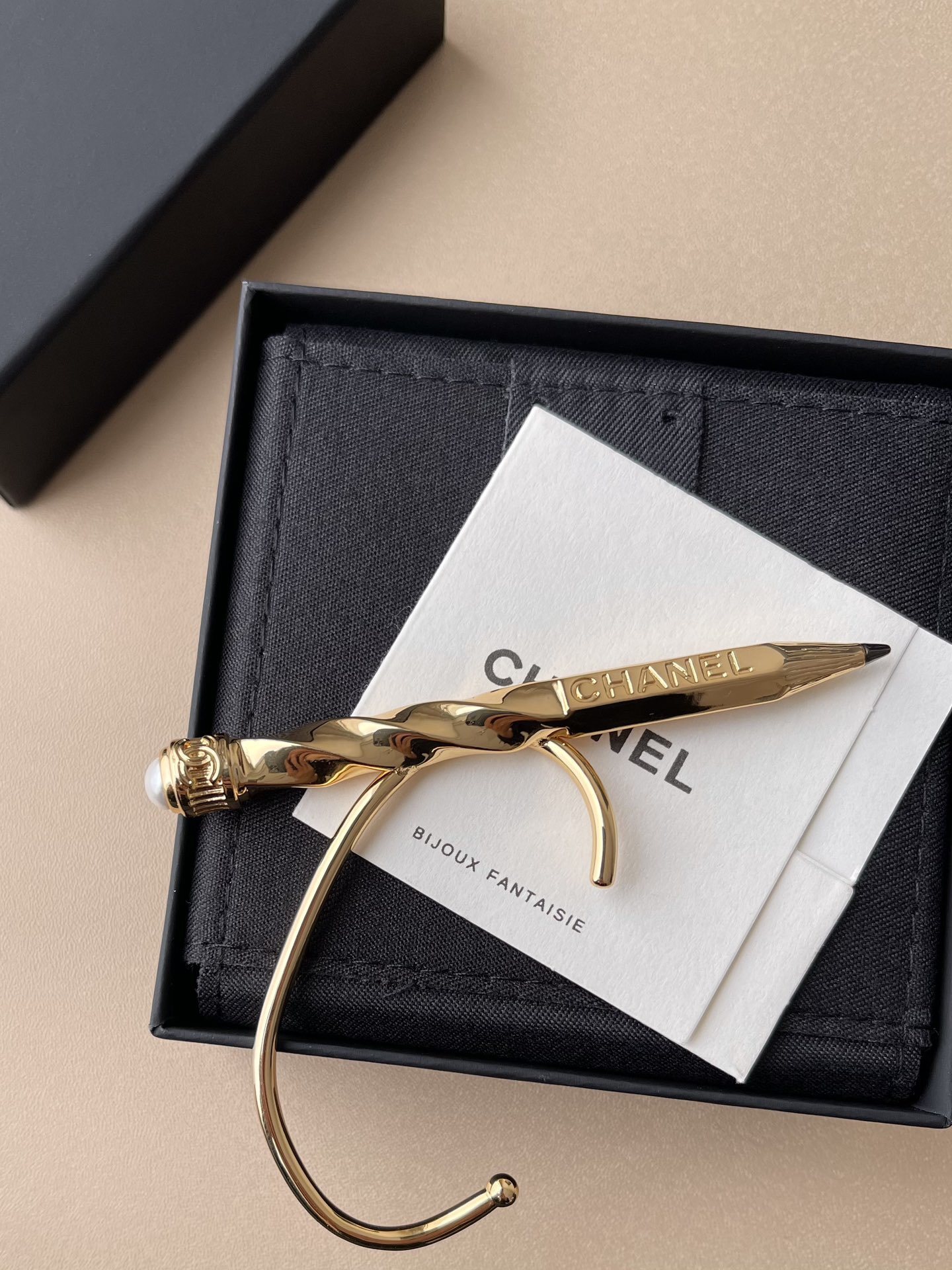 Chanel Gold-Tone Pencil Ear Cuff - Luxury Fall/Winter 2025/26