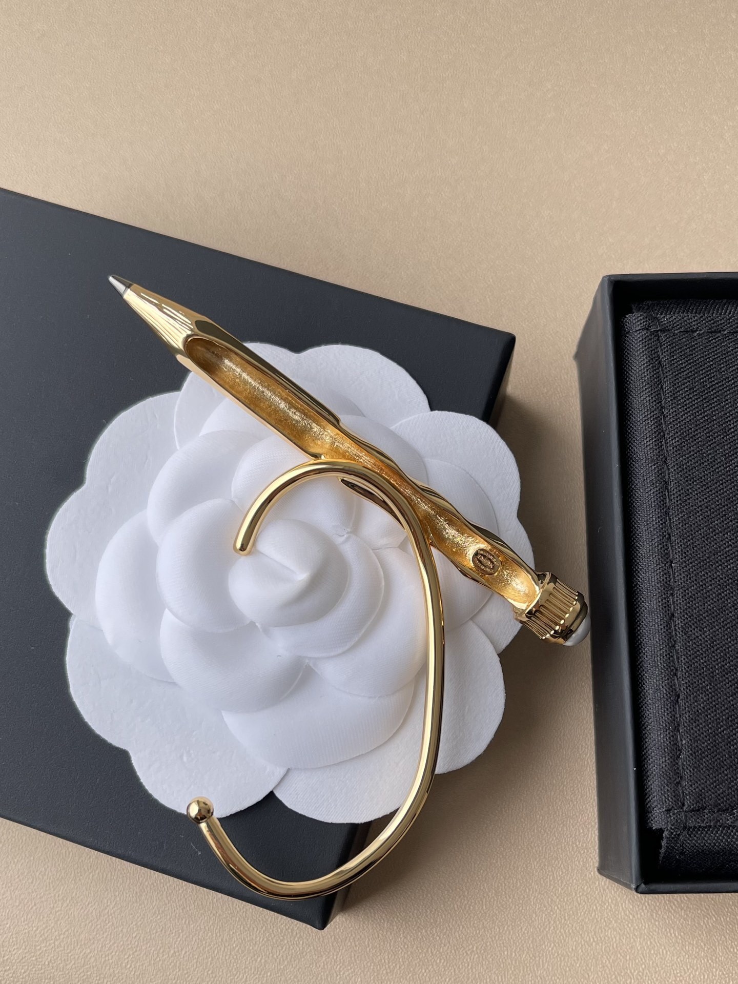 Chanel Gold-Tone Pencil Ear Cuff - Luxury Fall/Winter 2025/26