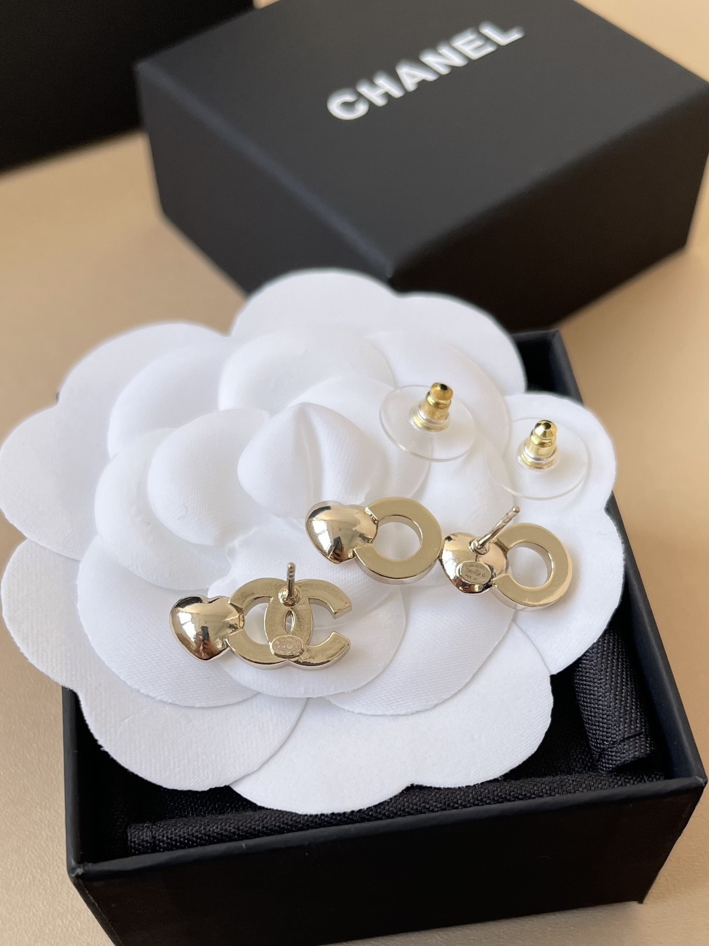 Luxury Gold CC Heart Earrings with Sparkling Diamonds for Women