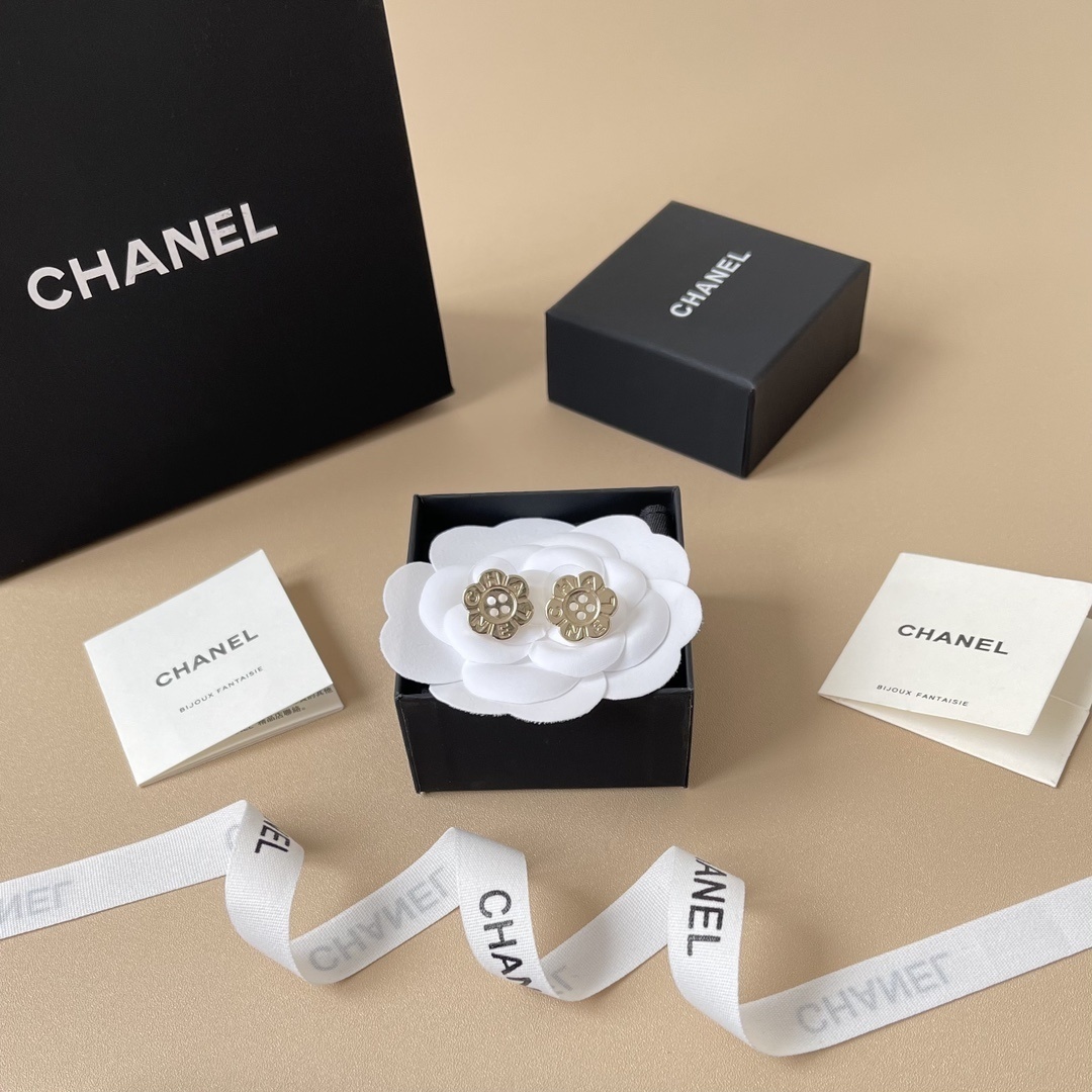 Chanel Gold Flower Button Stud Earrings - Luxury Vintage Style