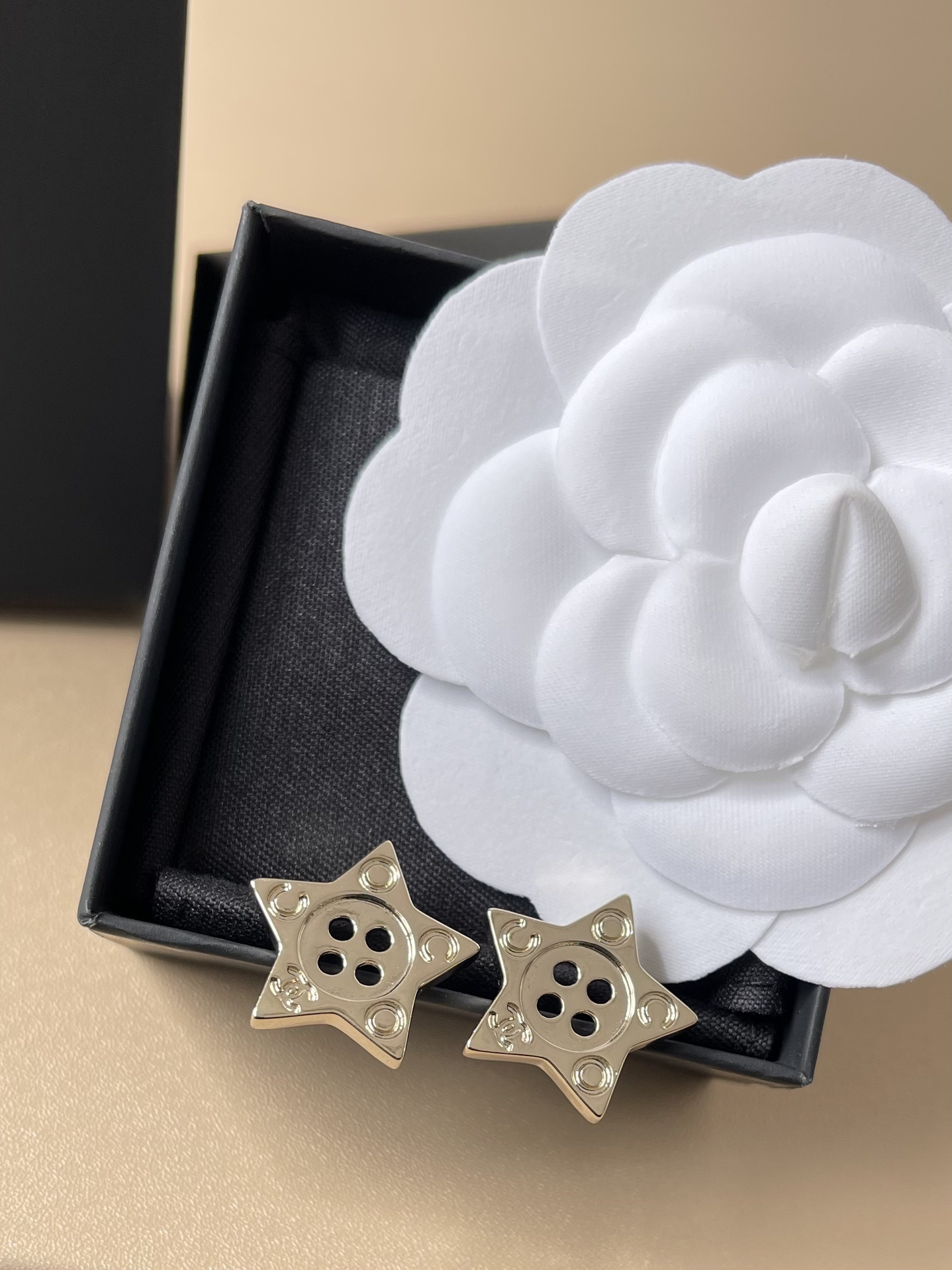 Elegant Gold Star Button Stud Earrings - Vintage Chic Jewelry