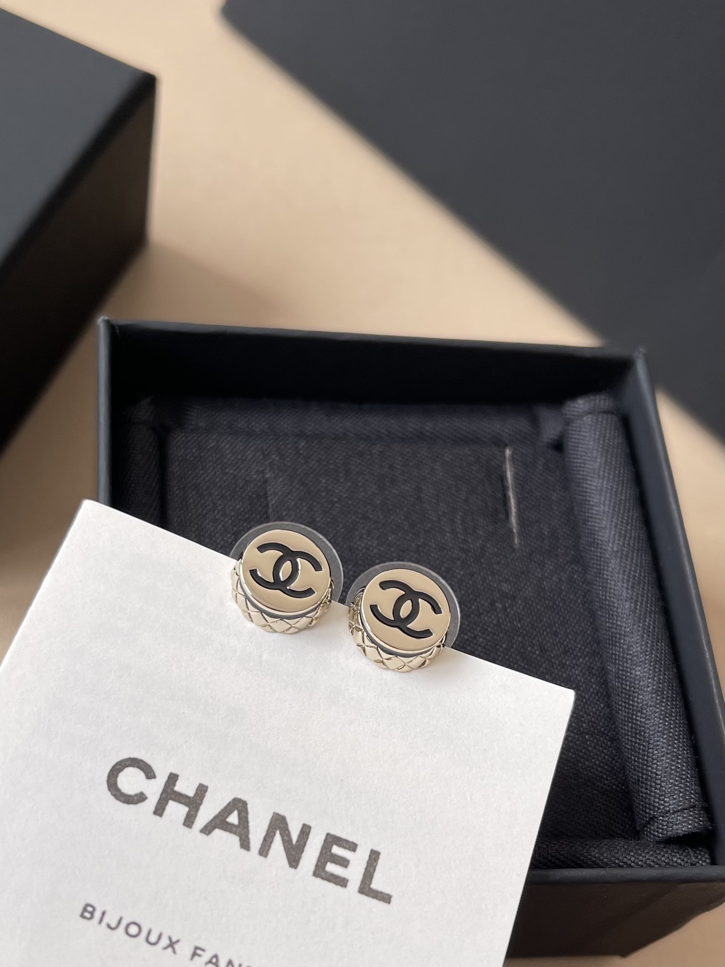 Elegant CC Logo Stud Earrings & Pink Marble Bag Pendant Necklace Set